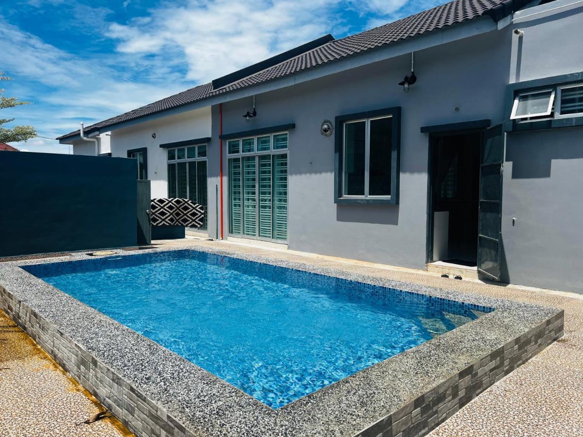Villa Pool Kepala Batas Kampong Hilir  Exterior photo